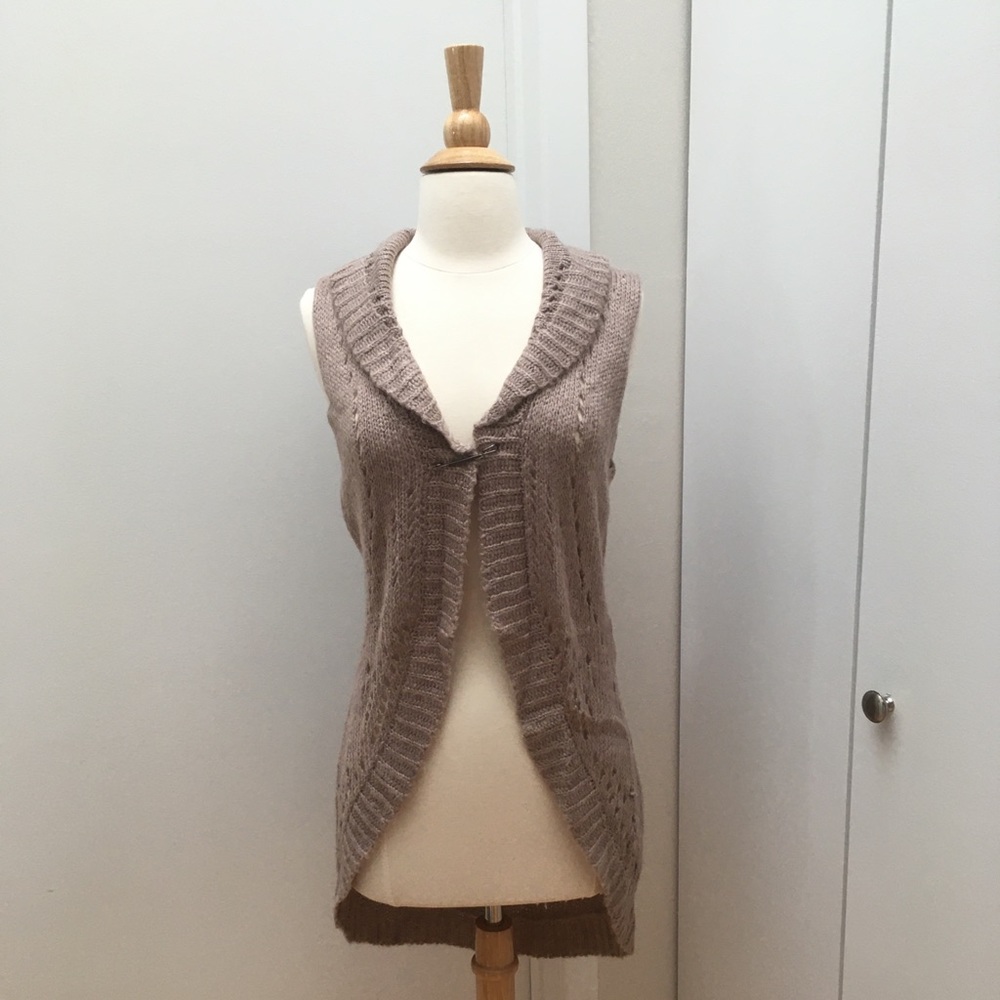NWOT Sleeveless cardigan